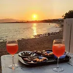 Appartement Right On The Beach- Beachfront-best Unit -paros Alikí