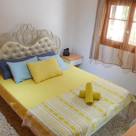 Right On The Beach- Beachfront-best Unit -paros 公寓