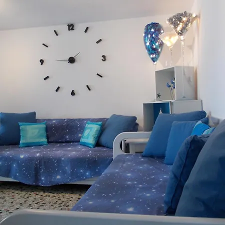 Right On The Beach- Beachfront-best Unit -paros 公寓 Alikí