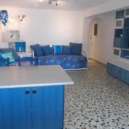 Right On The Beach- Beachfront-best Unit -paros 公寓 Alikí