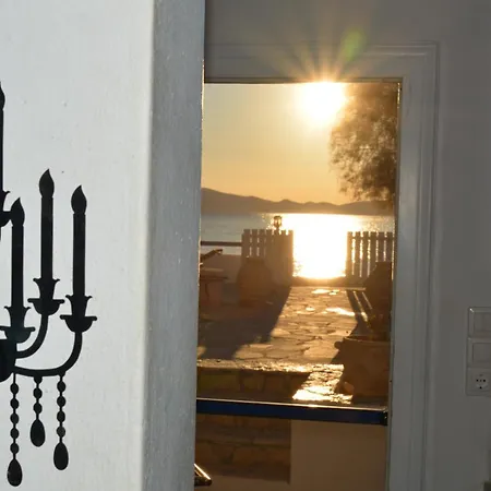 Appartement Right On The Beach- Beachfront-best Unit -paros